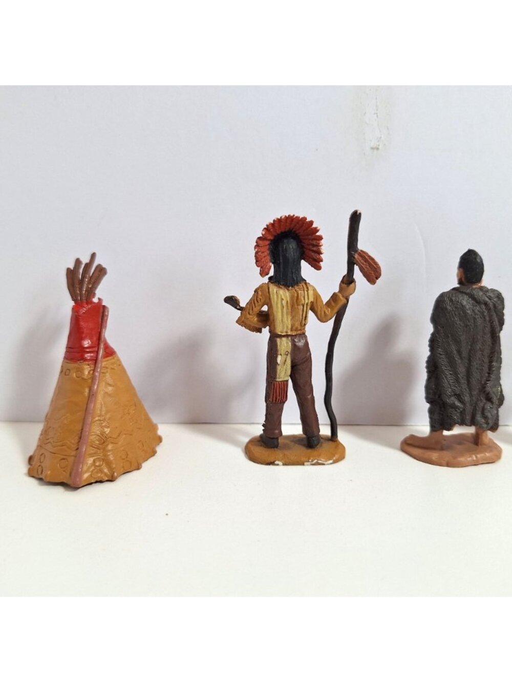 Native American Indian Safari Ltd Figures Lot Tipi Chief Warrior Pocahontas - Picture 4 of 6